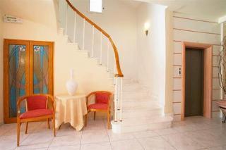 Ioni Hotel 3*