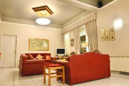 Ioni Hotel 3*